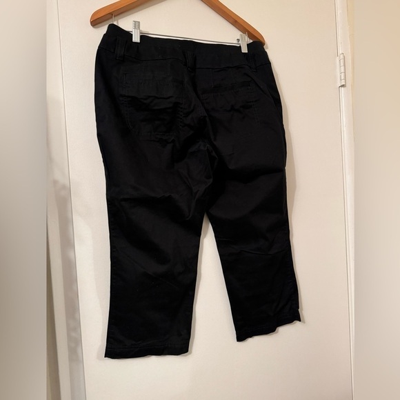 Old Navy black maternity capri pants size 6 - Picture 5 of 6